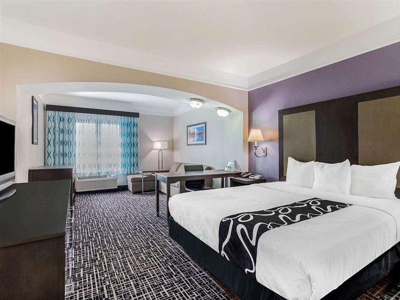 La Quinta Inn & Suites Fultondale Extérieur photo