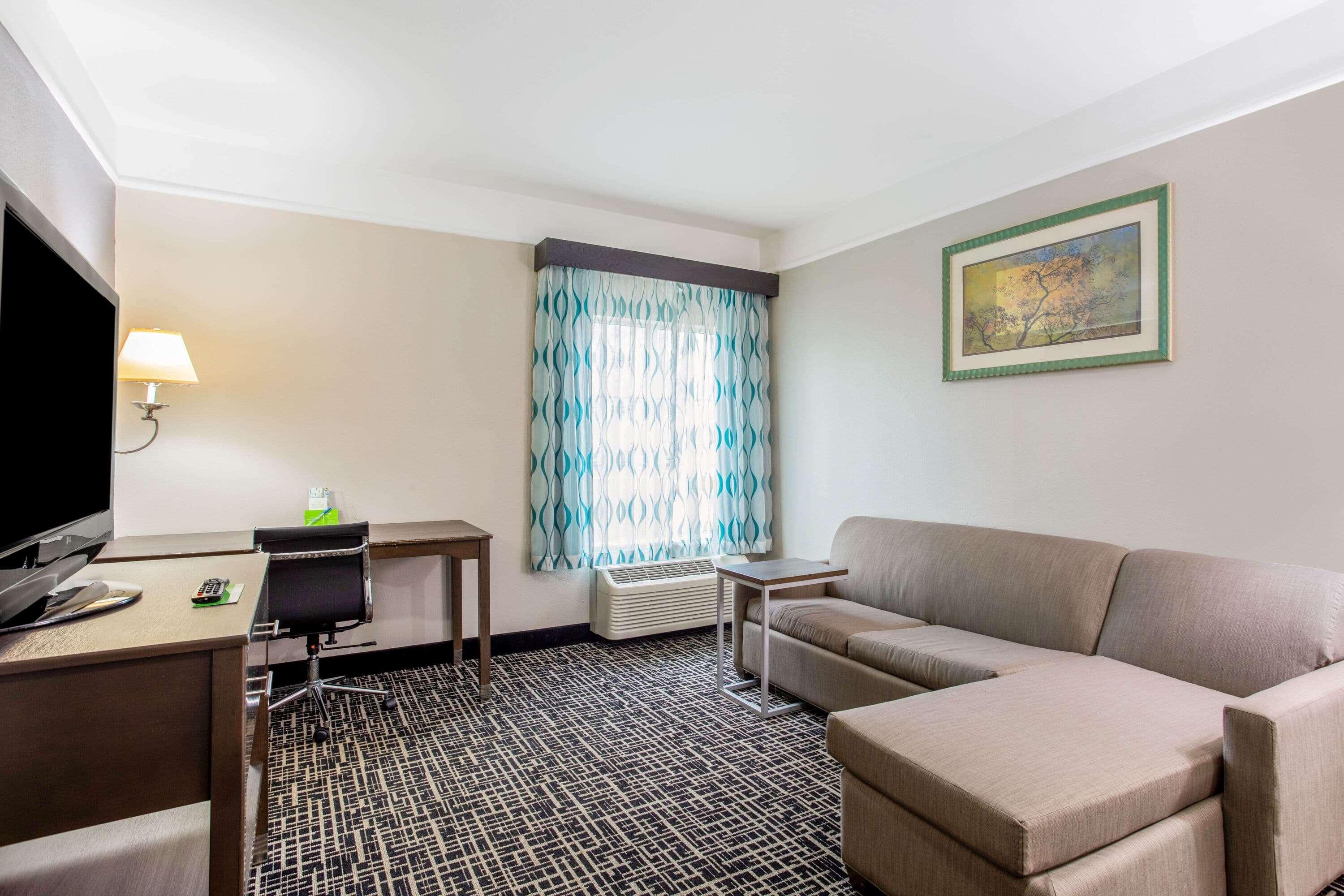 La Quinta Inn & Suites Fultondale Extérieur photo