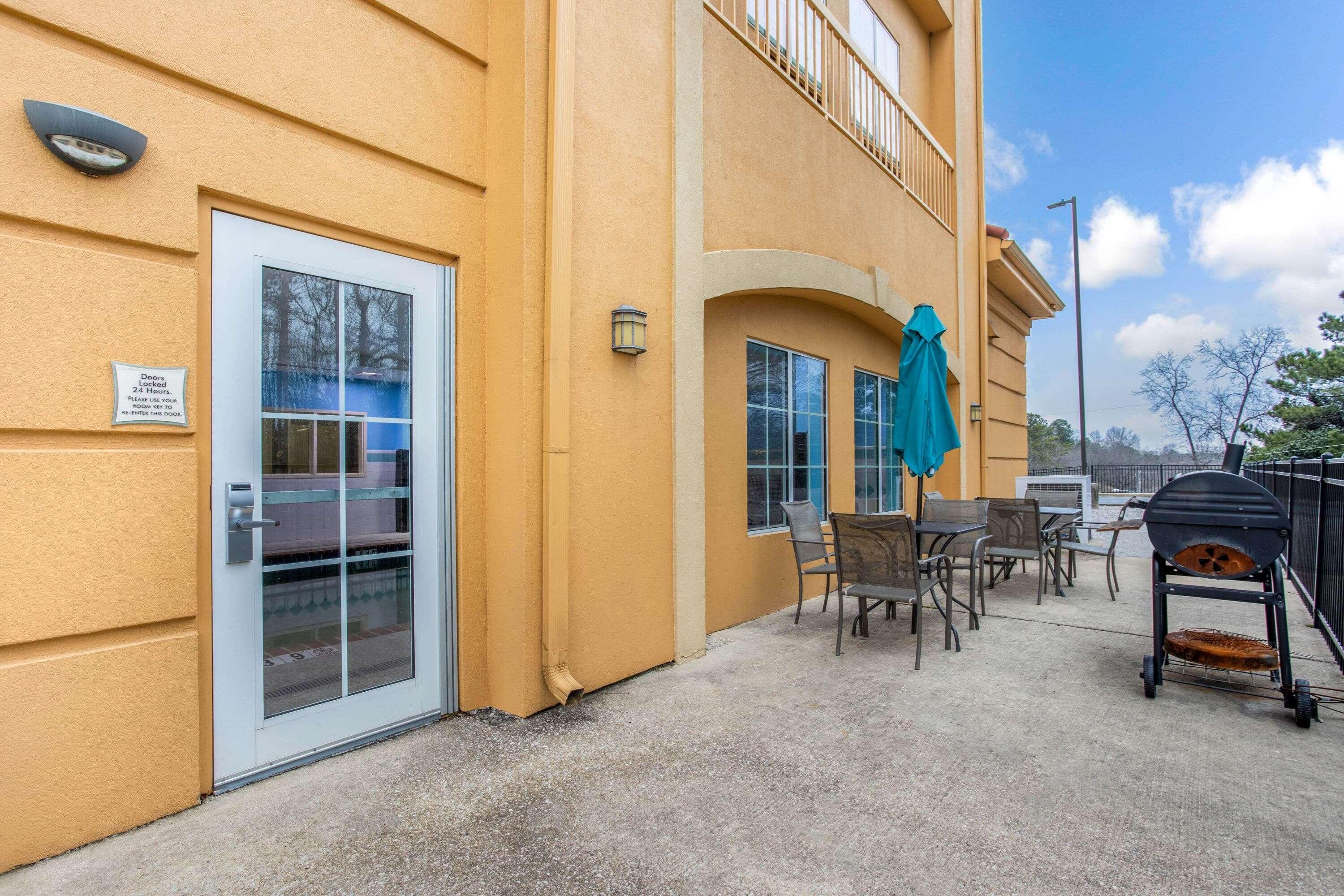 La Quinta Inn & Suites Fultondale Extérieur photo