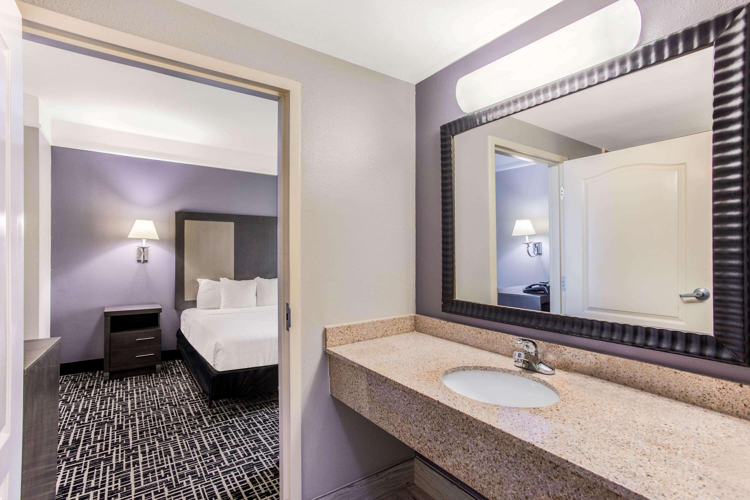 La Quinta Inn & Suites Fultondale Extérieur photo